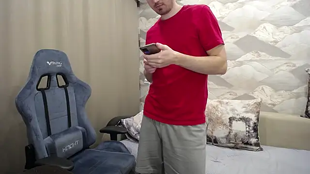 Snapshot of SerzhKorol1 chatting on 10.15.25 SerzhKorol1 online show from 10.15.25