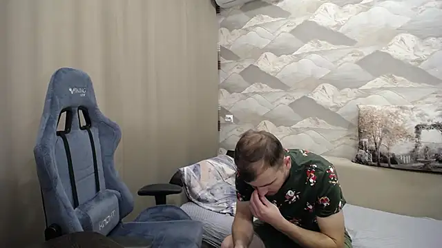 Snapshot of SerzhKorol1 chatting on 10.21.25 SerzhKorol1 online show from 10.21.25