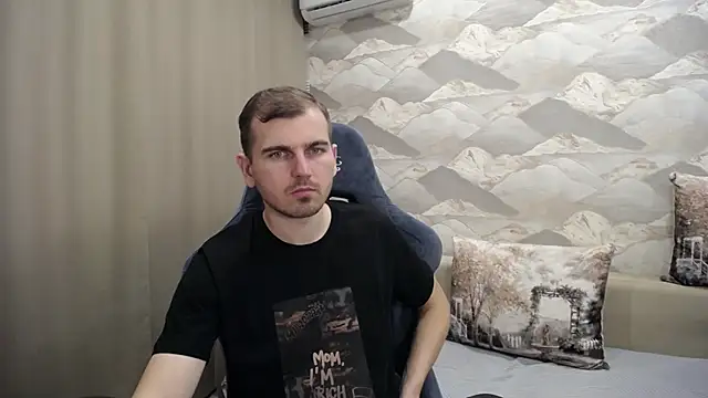 Snapshot of SerzhKorol1 chatting on 10.29.25 SerzhKorol1 online show from 10.29.25