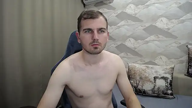 Snapshot of SerzhKorol1 chatting on 10.30.25 SerzhKorol1 online show from 10.30.25