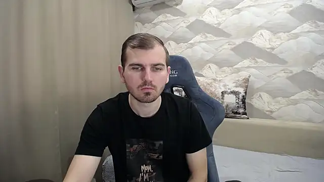 Snapshot of SerzhKorol1 chatting on 11.18.25 SerzhKorol1 online show from 11.18.25