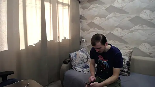 Snapshot of SerzhKorol1 chatting on 12.15.25 SerzhKorol1 online show from 12.15.25