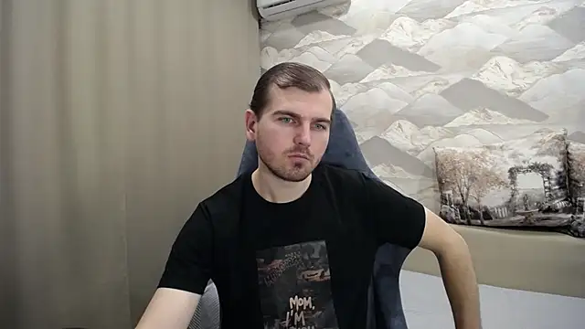 Snapshot of SerzhKorol1 chatting on 12.23.25 SerzhKorol1 online show from 12.23.25