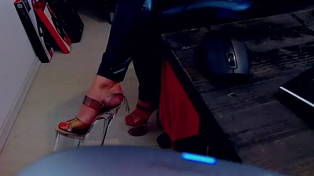 DommeBellatrix online show from 01.04.25