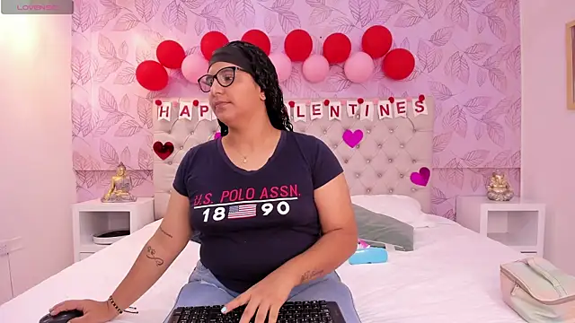 DanielleEvans  online show from 02.15.25