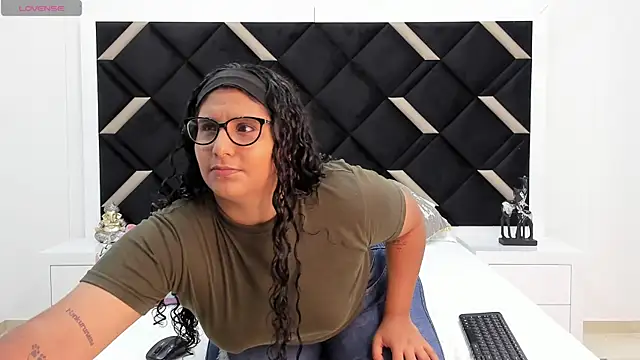 DanielleEvans  online show from 03.01.25