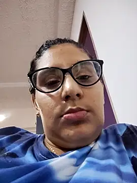 DanielleEvans  online show from 03.21.25