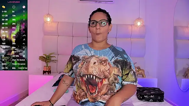 DanielleEvans  online show from 09.18.25