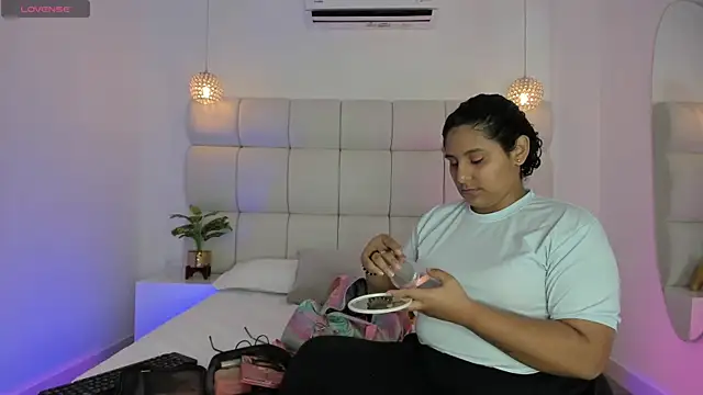 DanielleEvans  online show from 10.09.25