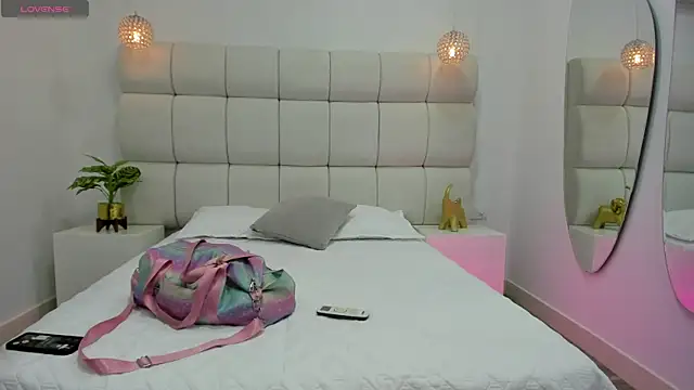 DanielleEvans  online show from 10.17.25