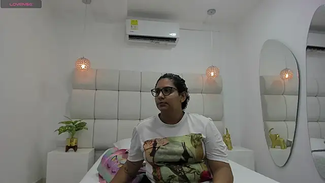 DanielleEvans  online show from 10.31.25