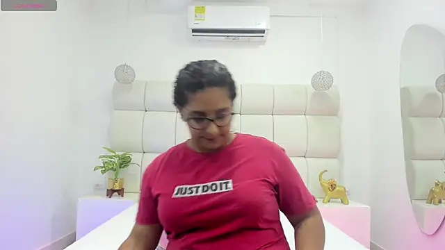 DanielleEvans  online show from 11.04.25