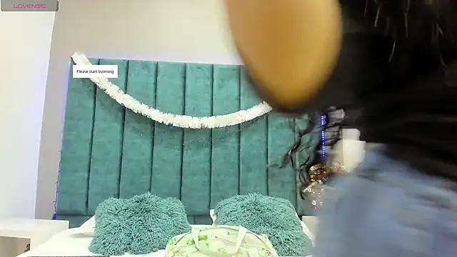 DanielleEvans  online show from 12.22.25