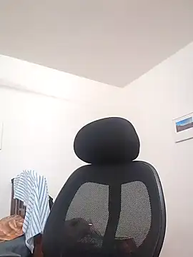 Snapshot of _IRRESISTIBLE_ chatting on 01.19.25 IRRESISTIBLE online show from 01.19.25