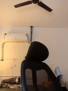 Snapshot of _IRRESISTIBLE_ chatting on 01.21.25 IRRESISTIBLE online show from 01.21.25