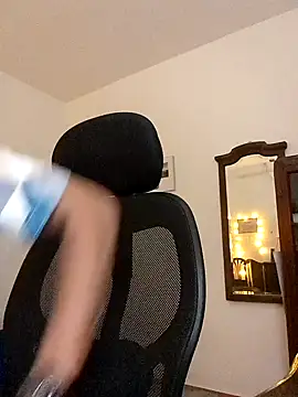 Snapshot of _IRRESISTIBLE_ chatting on 02.18.25 IRRESISTIBLE online show from 02.18.25