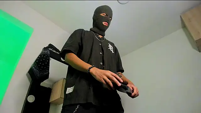 Snapshot of Samuel_Suarez chatting on 10.20.25 Samuel Suarez online show from 10.20.25