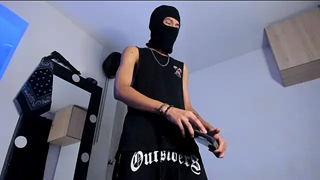 Snapshot of Samuel_Suarez chatting on 10.24.25 Samuel Suarez online show from 10.24.25