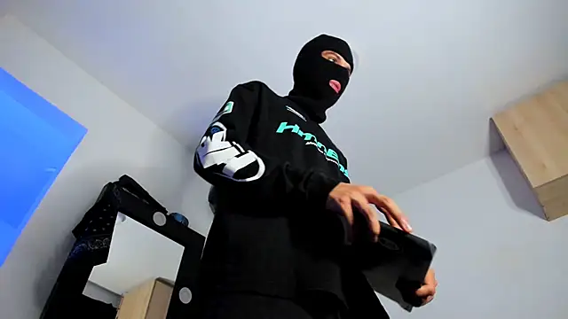 Snapshot of Samuel_Suarez chatting on 11.19.25 Samuel Suarez online show from 11.19.25