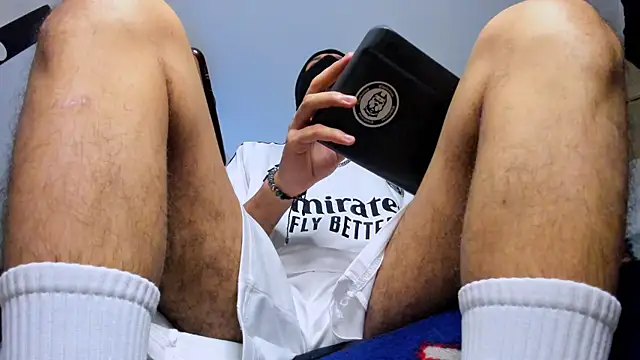 Snapshot of Samuel_Suarez chatting on 12.18.25 Samuel Suarez online show from 12.18.25