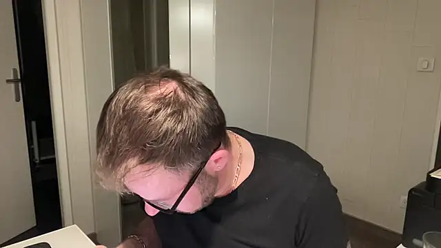 Snapshot of FABIOGLASSES chatting on 02.27.25 FABIOGLASSES online show from 02.27.25