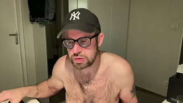 Snapshot of FABIOGLASSES chatting on 03.13.25 FABIOGLASSES online show from 03.13.25