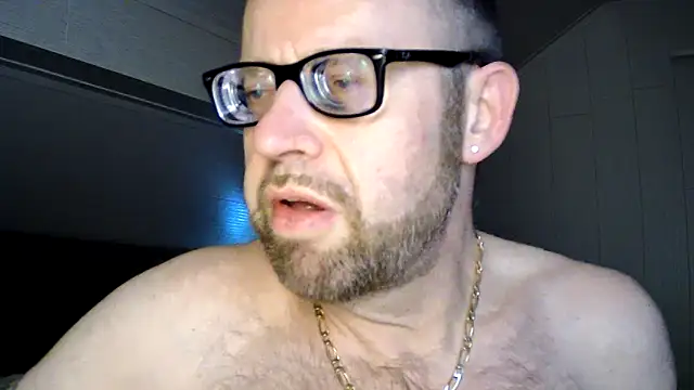 Snapshot of FABIOGLASSES chatting on 10.03.25 FABIOGLASSES online show from 10.03.25