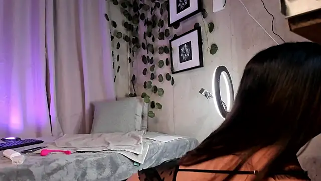 aisha es online show from 02.20.25