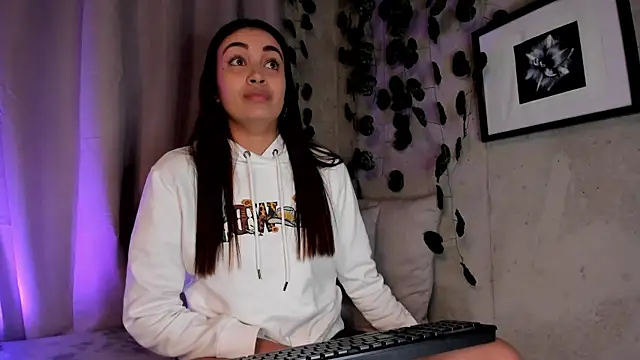 aisha es online show from 03.11.25