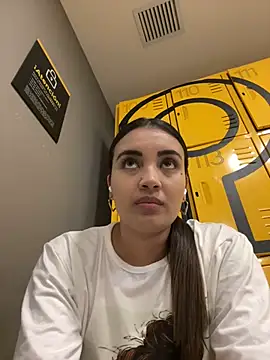 aisha es online show from 03.12.25