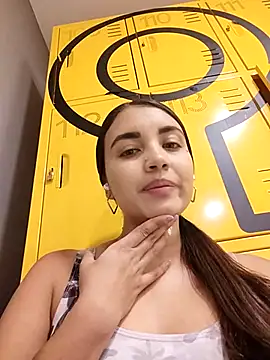 aisha es online show from 03.18.25