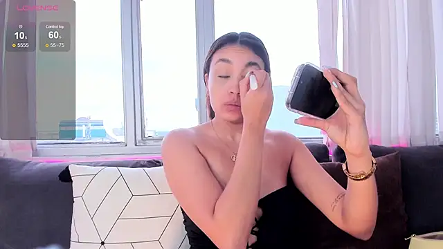 aisha es online show from 09.28.25