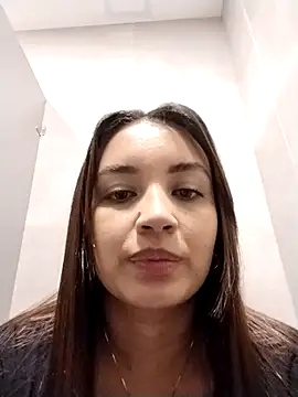 aisha es online show from 10.03.25