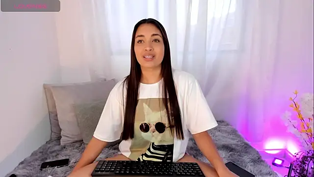 aisha es online show from 10.04.25