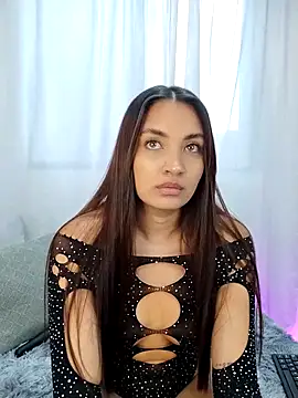 aisha es online show from 10.06.25