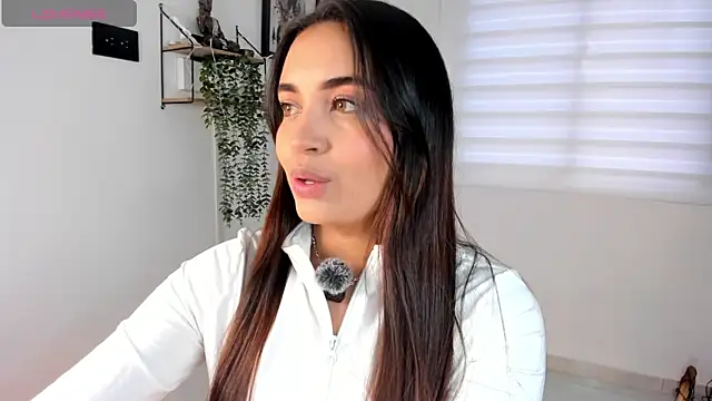 Snapshot of aisha_es chatting on 05.19.26 aisha es online show from 05.19.26
