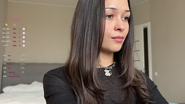 Snapshot of mo1ly chatting on 10.05.25 mo1ly online show from 10.05.25