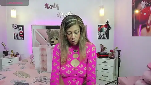 Snapshot of Karly_moon chatting on 09.17.25 Karly moon online show from 09.17.25