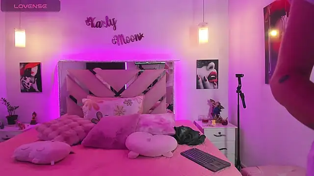 Karly moon online show from 11.19.25