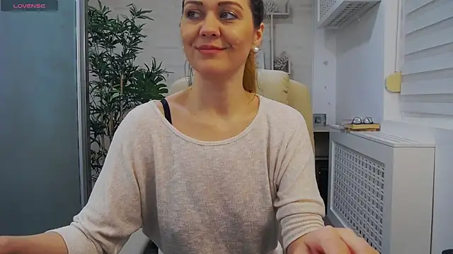 EllaMilf  online show from 01.25.25