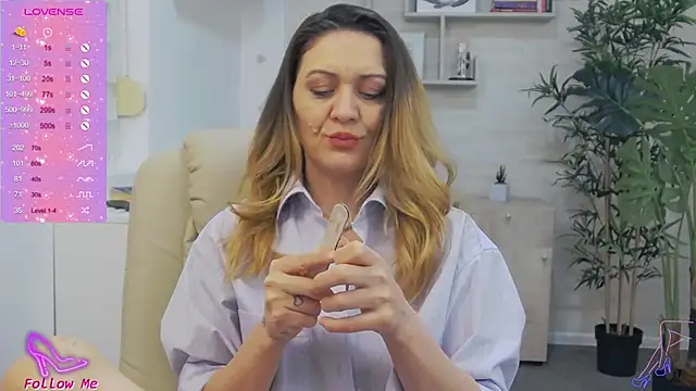 EllaMilf  online show from 01.30.25