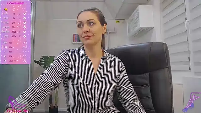 EllaMilf  online show from 02.24.25