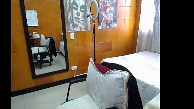 Snapshot of charlote_temple chatting on 01.28.25 charlote temple online show from 01.28.25