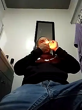 Snapshot of thickcocklatino chatting on 12.31.24 thickcocklatino online show from 12.31.24