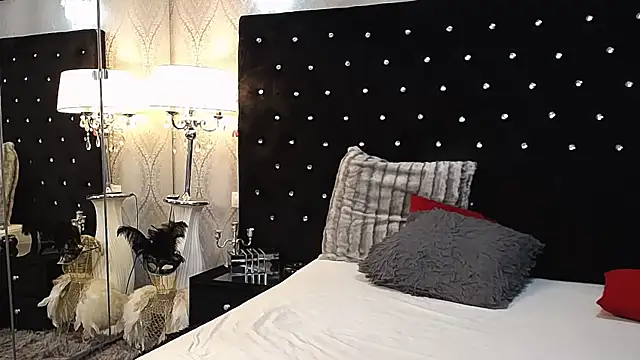 Snapshot of InannaStar chatting on 03.08.25 InannaStar online show from 03.08.25