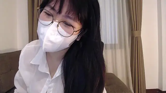 Onee-Chew online show from 11.04.25