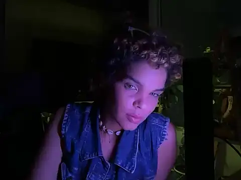 Snapshot of Ambar___ chatting on 10.21.25 Ambar online show from 10.21.25