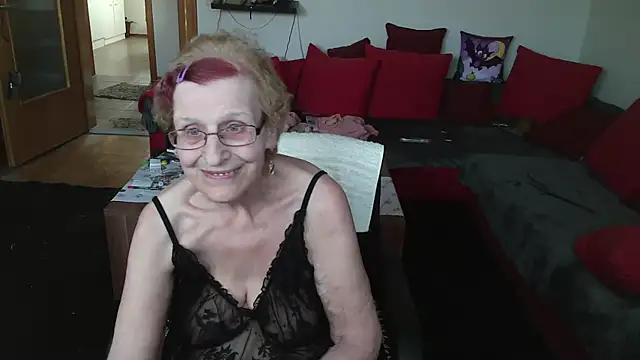 HeisseomaOriginal online show from 02.19.25