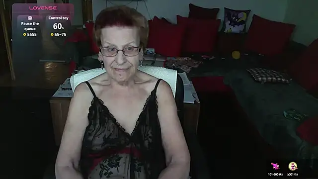 HeisseomaOriginal online show from 10.19.25