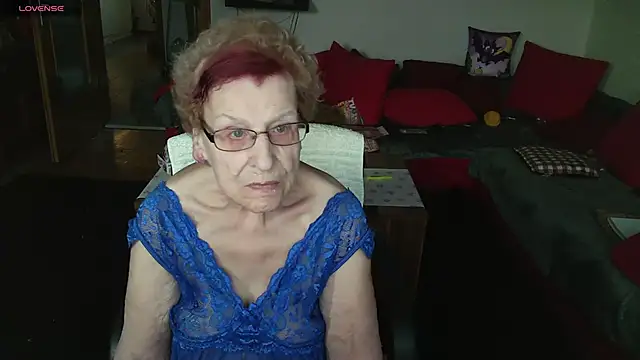 HeisseomaOriginal online show from 12.21.25